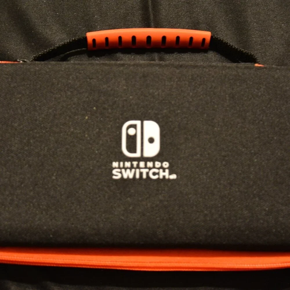 Original Carrying Case Holds 10 Game Cartridges Black And Red For Nintendo NWOT